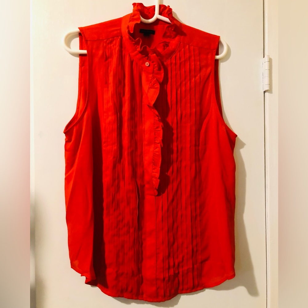 Ann Taylor raffle neck sleeveless top